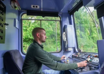 UK Rail Crisis: 18-Year-Olds Allowed to Drive Trains to Fix Staff Shortages