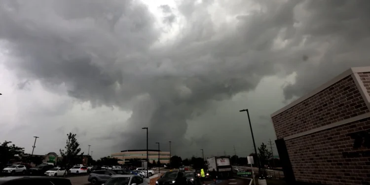 EF2-EF3 Tornado Confirmed in Clayton, MO – St. Louis Zoo & MetroLink Impacted