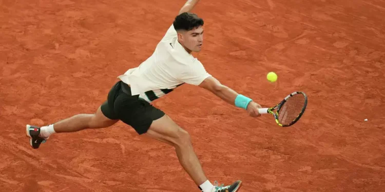 Roland Garros 2025: Alcaraz y Swiatek Imponen Su Dominio Mientras Ruud y Tsitsipas Caen