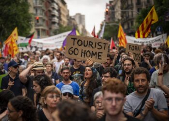 Spain Cracks Down on Airbnb: 65,000+ Listings Blocked in Holiday Rental Crackdown