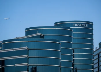 Oracle Stock Surges 8% on Earnings Beat: Cloud Sales Set to Soar in 2026 Oracle stock ORCL earnings reportOracle cloud revenue growthOracle Q4 202