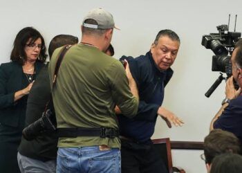 Senator Alex Padilla Forcibly Removed from Kristi Noem’s LA Press Conference: What Really Happened?